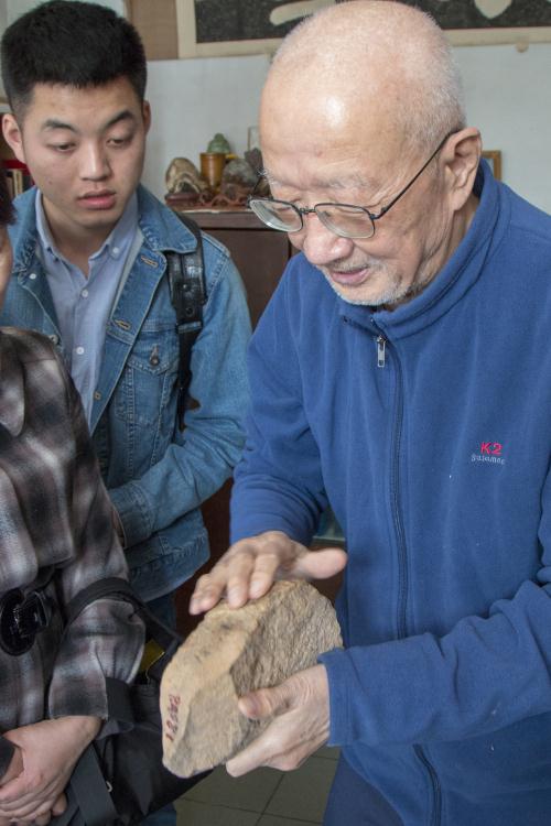 闫嘉祺教授为青年学生讲述自己的发现